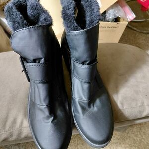 Naturalizer Black Winter Boots with Faux Fur Lining. NWOT.